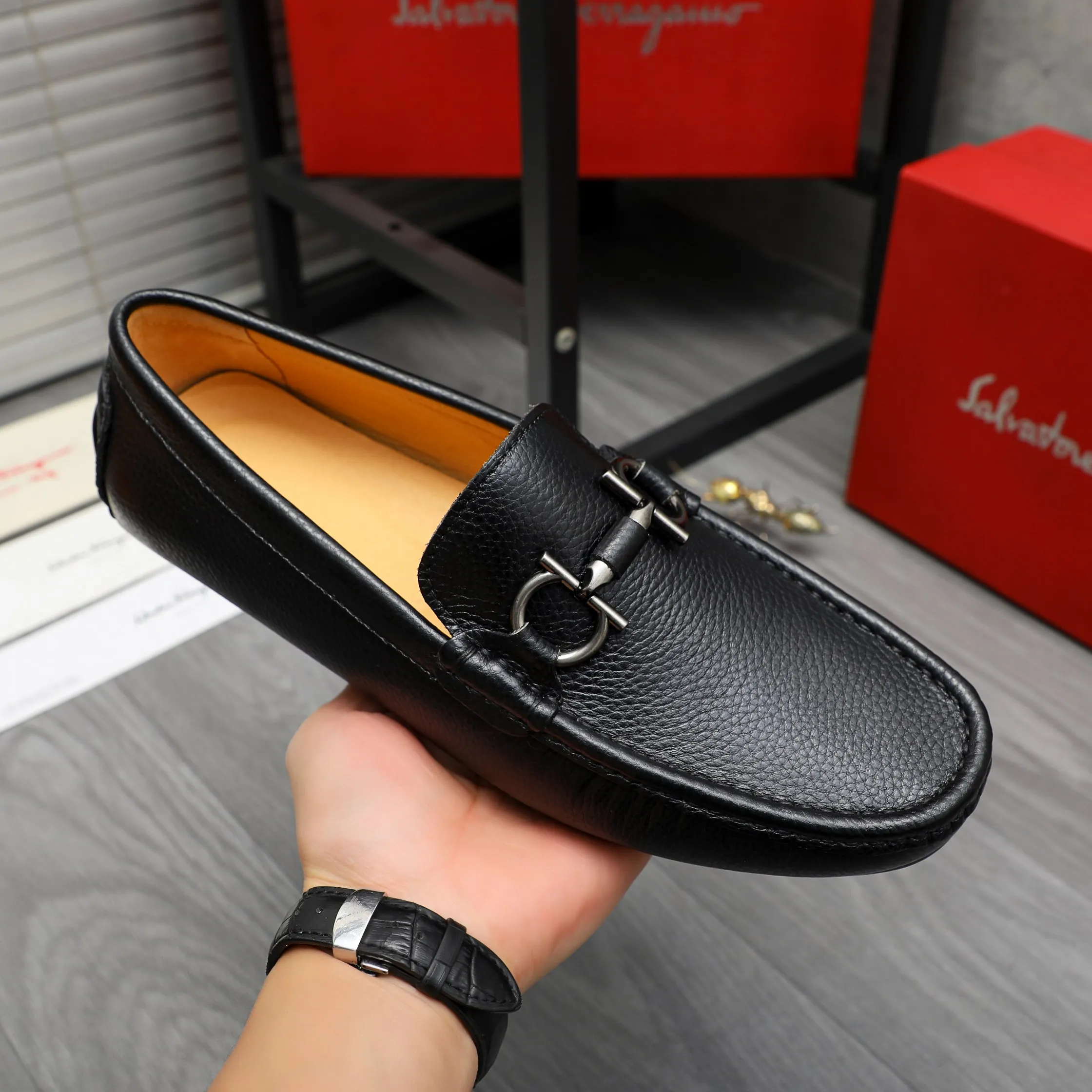 Men's shoes 💰p380 Product trademark: Ferragamo " Ferragamo ] Casual slip-on men's shoes Regular size: 38-45 Product material: Selected pebbled cowhide upper, pigskin lining, rubber outsole